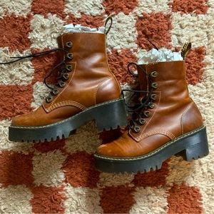 Dr.Marten brown Leona boots || 7